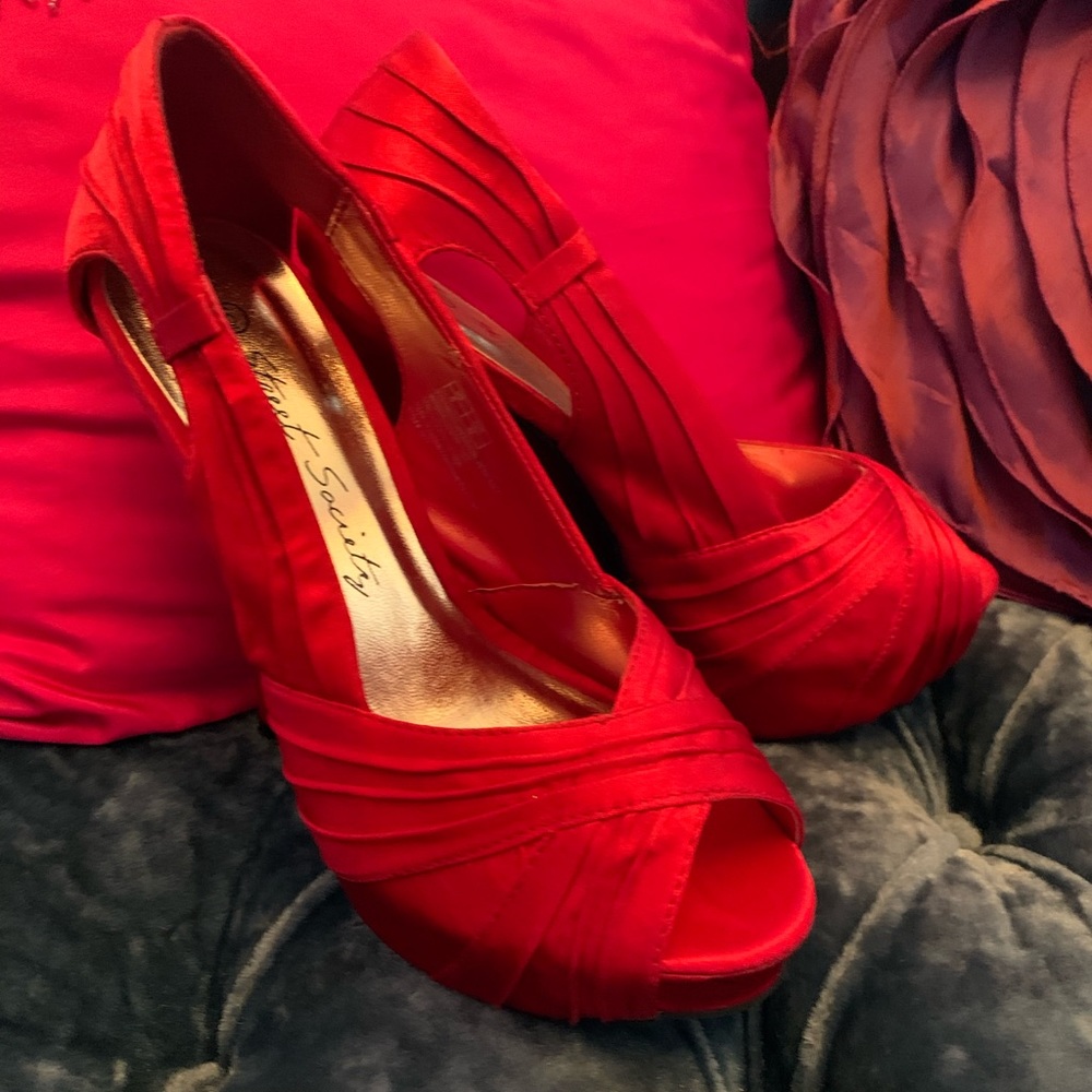 Sexy Red Open Toe Pumps - Picture 2 of 3